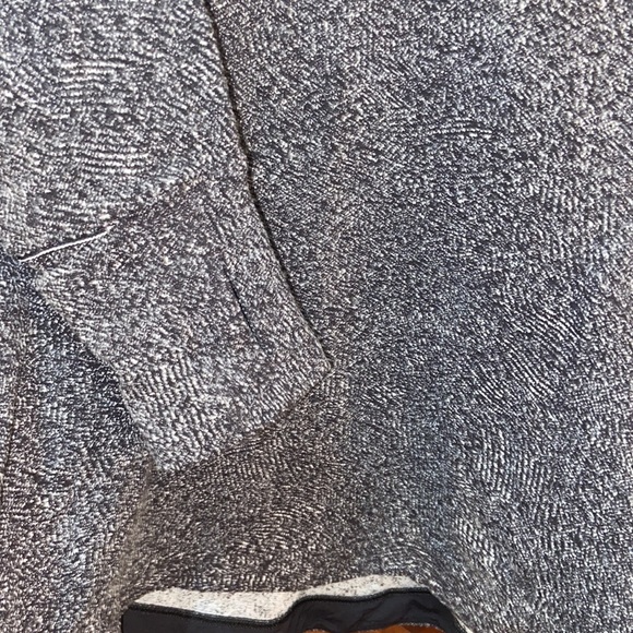 Lululemon women’s sweatshirt - Picture 3 of 6